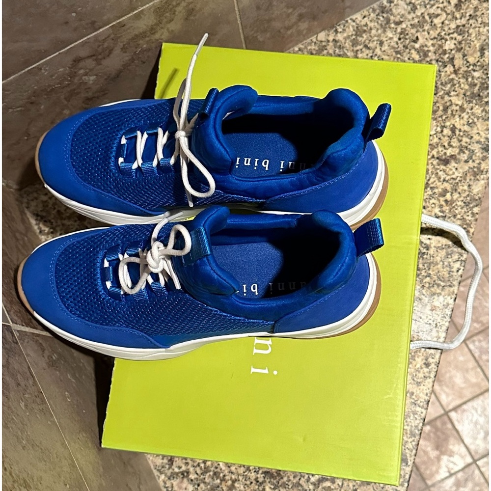 Gianni Bini Sneakers size 7 Blue Cobalt.